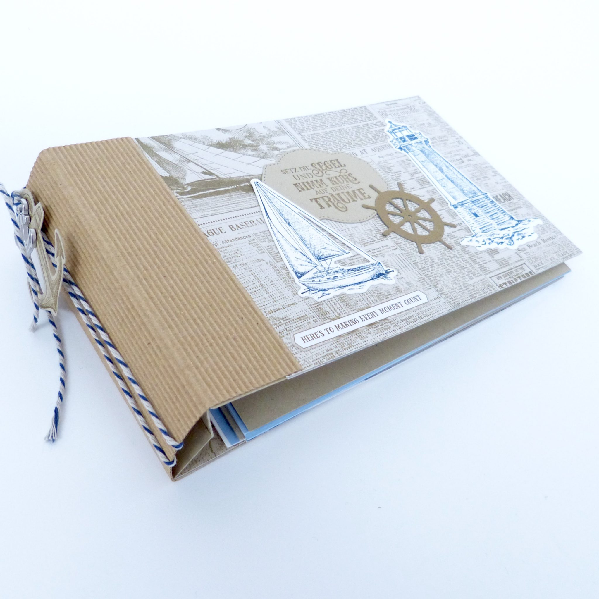 Handgemachtes Mini Album, Fotoalbum, Stampin Up, Anleitung, YouTube, Materialliste, Zutatenliste, Scrapbook, Minialbum, Bastelanleitung, DIY, Basteln, Tutorial, Bastelmaterial, Papier, Stempel, Bindung, Klappmechanismus, Taschen, Tags, Designpapier, Geschenkidee, Erinnerungsalbum, Bastelprojekt, Kreativ, Bastelset, Bastelzubehör, Deko, Einsteckalbum, Leporello, Scrapbooking, Bastelvorlage, Bastelideen, Bastelvideo, Bastelblog, Bastelanleitung Video, Bastelbedarf, Handmade, Basteltechnik, Bastelanleitung YouTube, Minialbum Anleitung, Fotoalbum basteln, Stampin Up Produkte, Bastelzutaten, Bastelliste, Bastelmaterialien, Bastelzutatenliste, Bastelprojekt Anleitung, Bastelideen Mini Album, Bastelanleitung Stampin Up, Bastelvideo YouTube, Bastelprojekt Materialliste, Bastelzutaten Stampin Up, Bastelzutatenliste Mini Album, Bastelmaterial Stampin Up